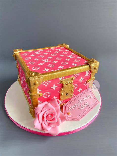 simple louis vuitton cake